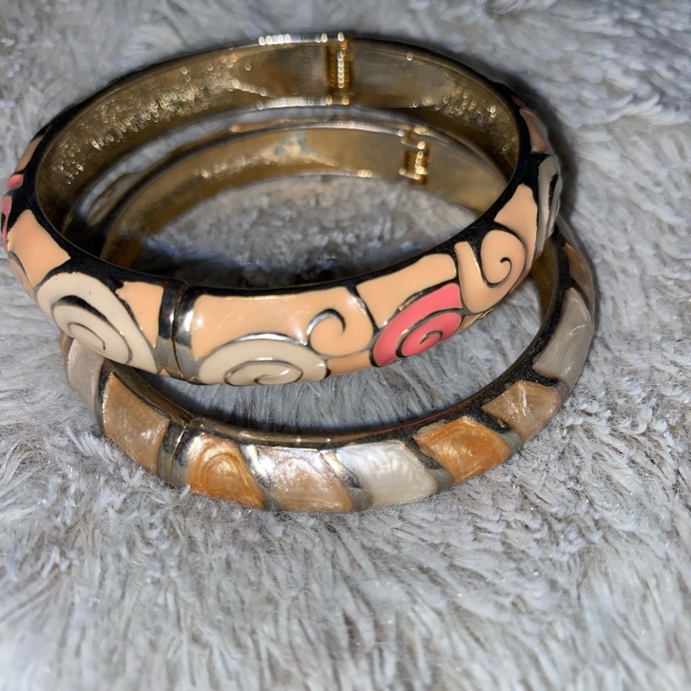Had these beauties for sometime. Bangles don’t tarnish. Pair with pant/dress